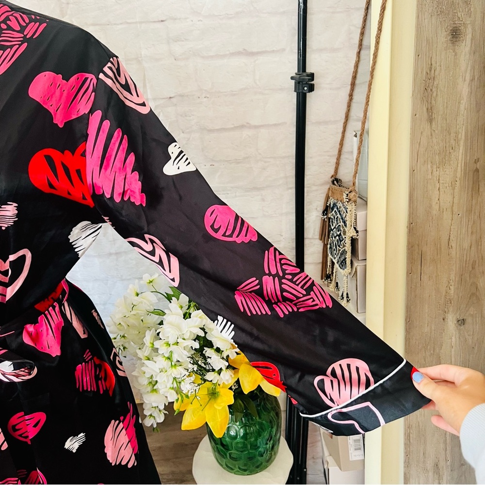 Black Silk Heart Robe - Picture 3 of 12